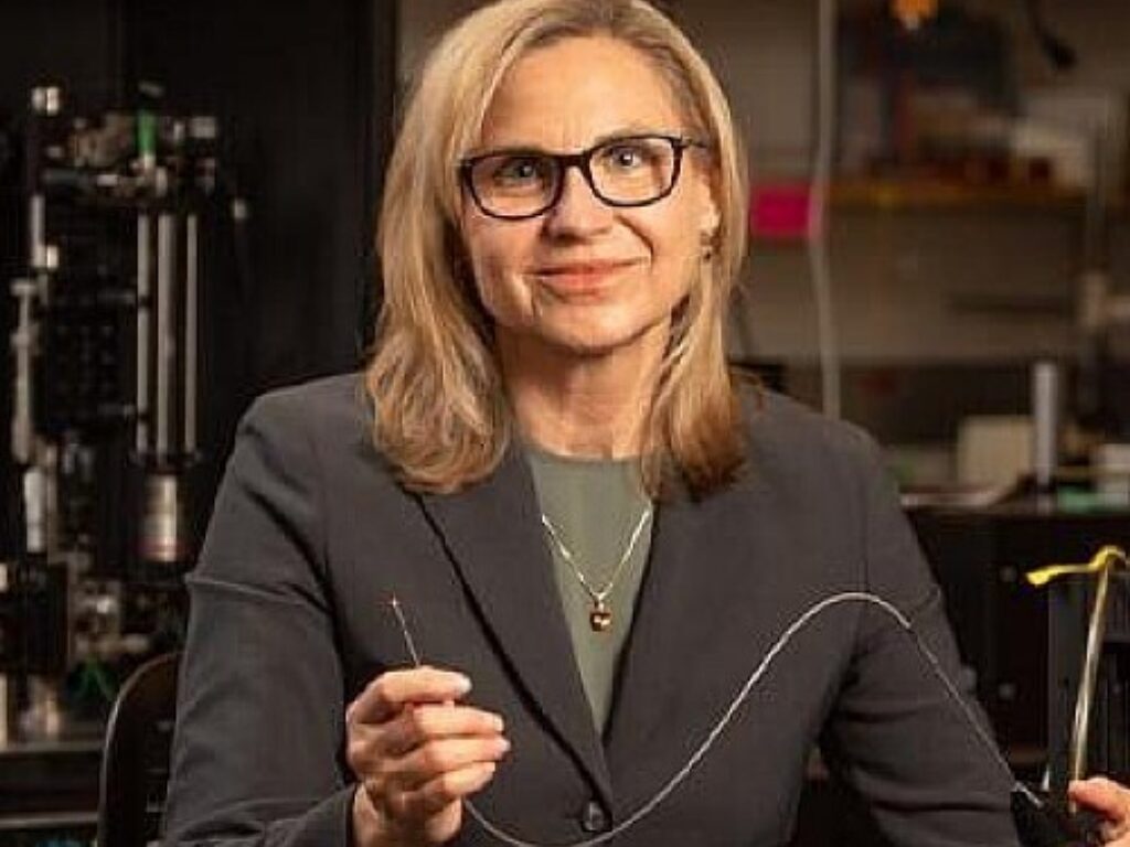 Researchers Pilot Device for Earlier Ovarian Cancer Detection